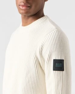 Weekend Offender Couto Knitted Sweater Winter White -Weekend Offender KWAW2307 COUTO WINTER WHITE 0036 MODEL