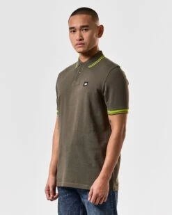 Weekend Offender Levanto Polo Shirt Castle Green/Limeish Green -Weekend Offender POSS2408 LEVANTO CASTLE GREEN LIMEISH 3959 MODEL