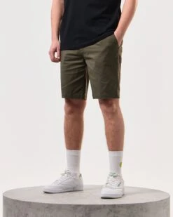Weekend Offender Ivan Chino Shorts Castle Green -Weekend Offender STSS24 IVAN CASTLE GREEN 6379 MODEL