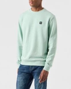Weekend Offender Ferrer Sweatshirt Mint Tea Green -Weekend Offender SWAW2309 FERRER MINT TEA 0027 MODEL