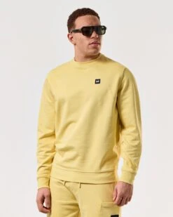 Weekend Offender Ferrer Sweatshirt Butter Yellow -Weekend Offender SWSS2402 FERRER BUTTER 5207 MODEL