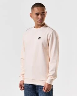Weekend Offender Vega Sweatshirt Alabaster -Weekend Offender SWSS2404 VEGA ALABASTER 4546 MODEL
