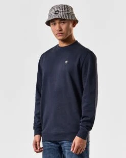 Weekend Offender Vega Sweatshirt Navy -Weekend Offender SWSS2404 VEGA NAVY 4445 MODEL