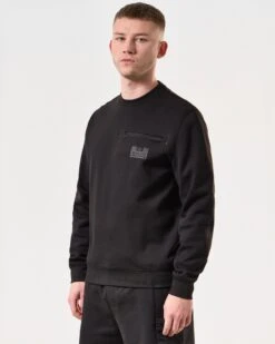 Weekend Offender Paraiso Sweatshirt Black 9 Weekend Offender Paraiso Sweatshirt Black -Weekend Offender SWSS2409 PARAISO BLACK 5928 MODEL