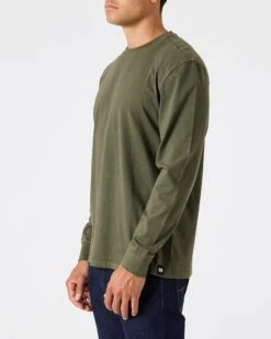 Weekend Offender Freetown Long Sleeve T-Shirt Dark Green 9 Weekend Offender Freetown Long Sleeve T-Shirt Dark Green -Weekend Offender TS AW22 07 FREETOWN DARK GREEN MODEL 2118