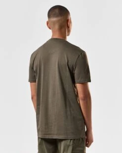 Weekend Offender Koekohe T-Shirt Castle Green -Weekend Offender TSSS2414 KOEKOHE CASTLE GREEN 4257 MODEL